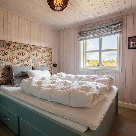 Valdreshytte Med Peis Klassisk Og Lun Stil *