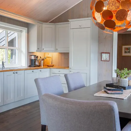 Valdreshytte Med Peis Klassisk Og Lun Stil Holiday home